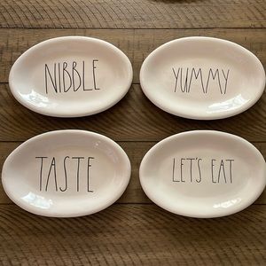 Rae Dunn - Set of 4 Oval Plates